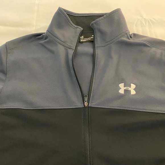 Under Armour full-length zip-up performance jacket - Size M - Picture 2 of 5